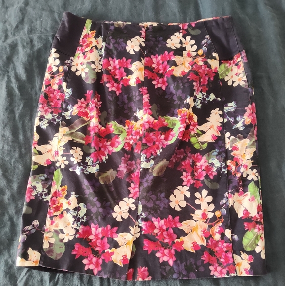 Floral Jacqui E skirt - Picture 2 of 3